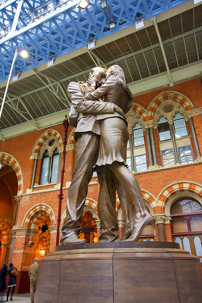 The Meeting Place bronze statue, St. Pancras Railway Station, London, England, United Kingdom, Europe