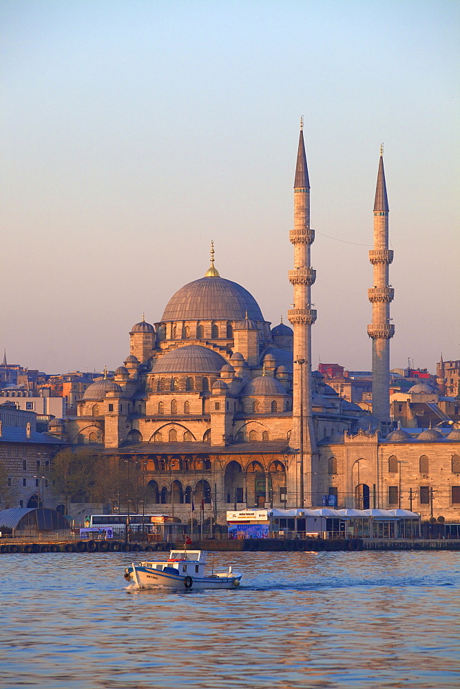 New Mosque, Golden Horn, Istanbul, Turkey, Europe 