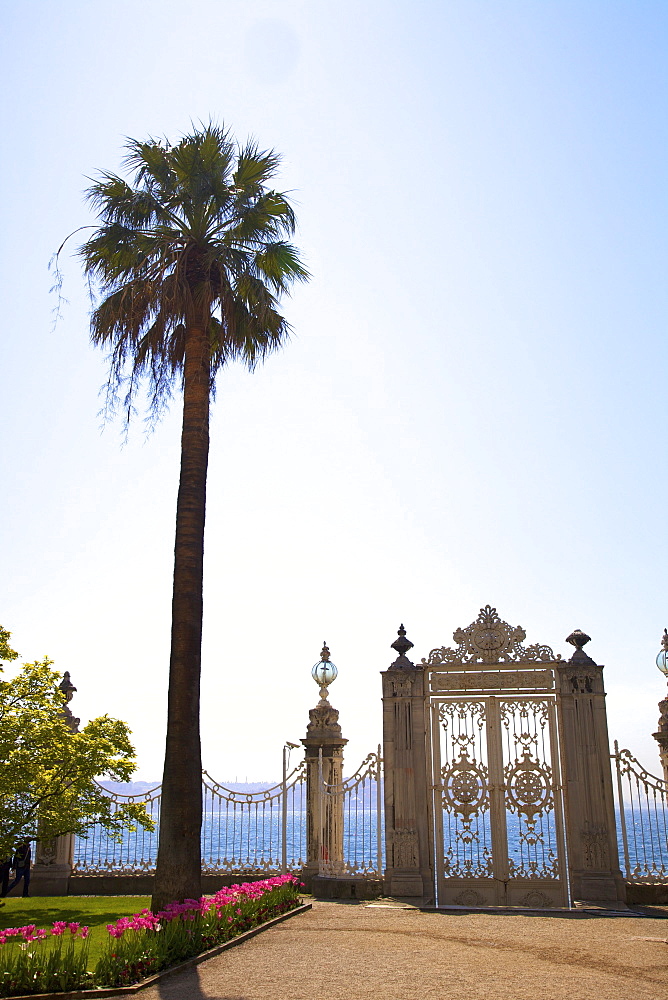 Gate to the Bosphorus, Dolmabahce Palace, Istanbul, Turkey, Europe 