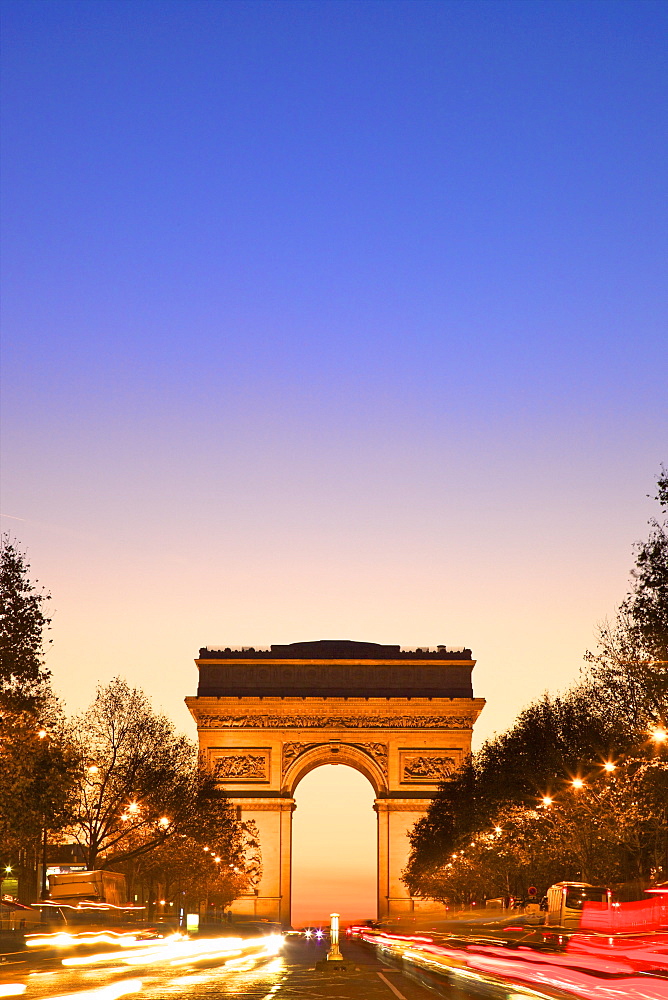 Arc de Triomphe at dawn, Paris, France, Europe