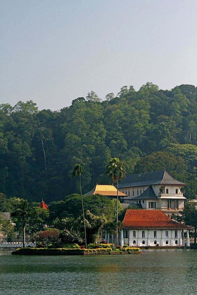 Temple of the Tooth Relic (Sri Dalada Maligawa), UNESCO World Heritage Site, Kandy, Sri Lanka, Asia