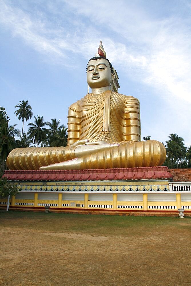 Large seated Buddha, Dikwella, Sri Lanka, Asia