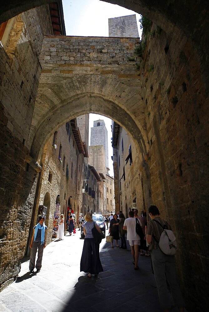 Entrance Gate and Tower, San Gimignano, UNESCO World Heritage Site, Tuscany, Italy, Europe