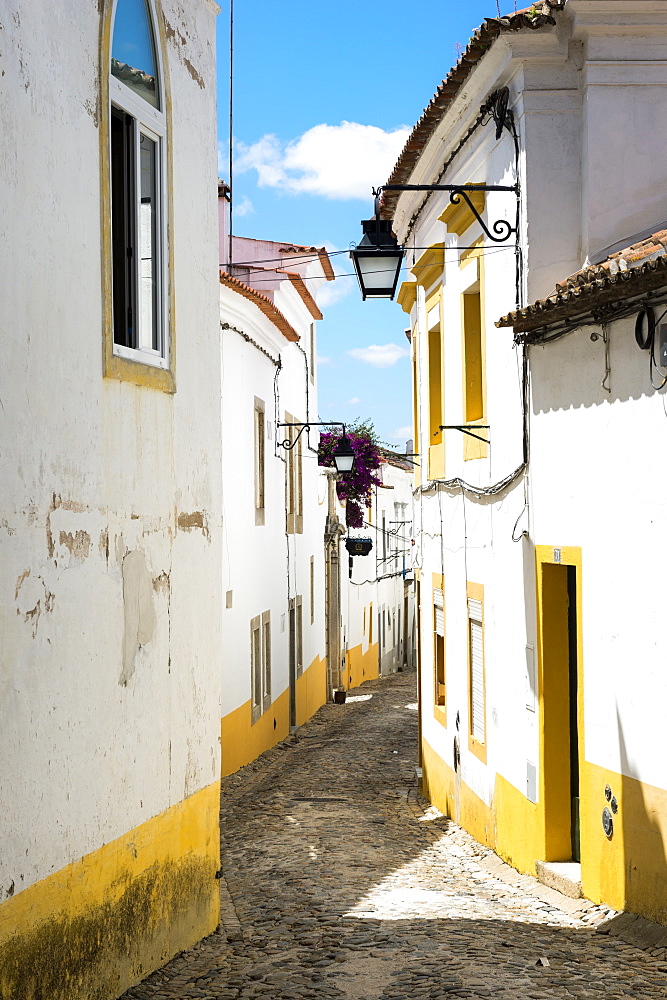 Narrow Street, Historical centre, Evora, Alentejo, Portugal, Europe