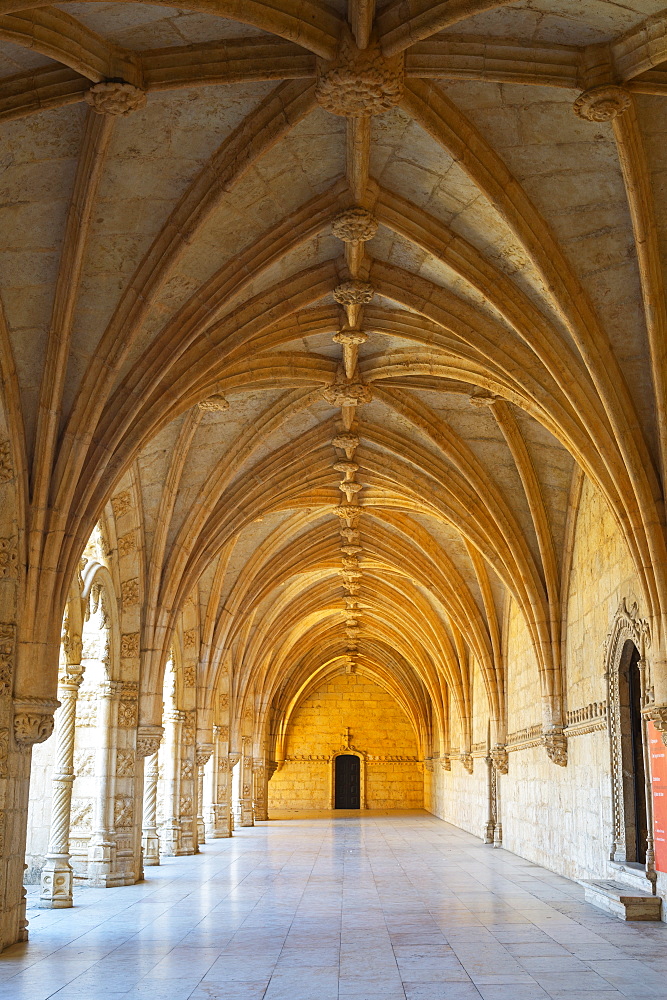 Manueline ornamentation in the cloisters of Mosteiro dos Jeronimos (Monastery of the Hieronymites), UNESCO World Heritage Site, Belem, Lisbon, Portugal, Europe