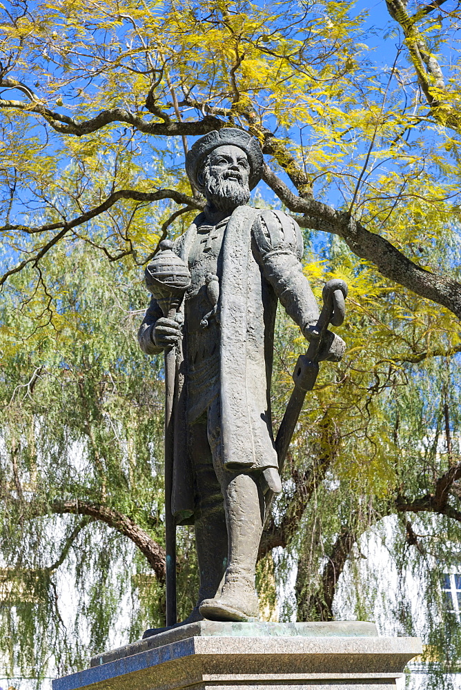 Vasco de Gama statue, Evora, Alentejo, Portugal, Europe