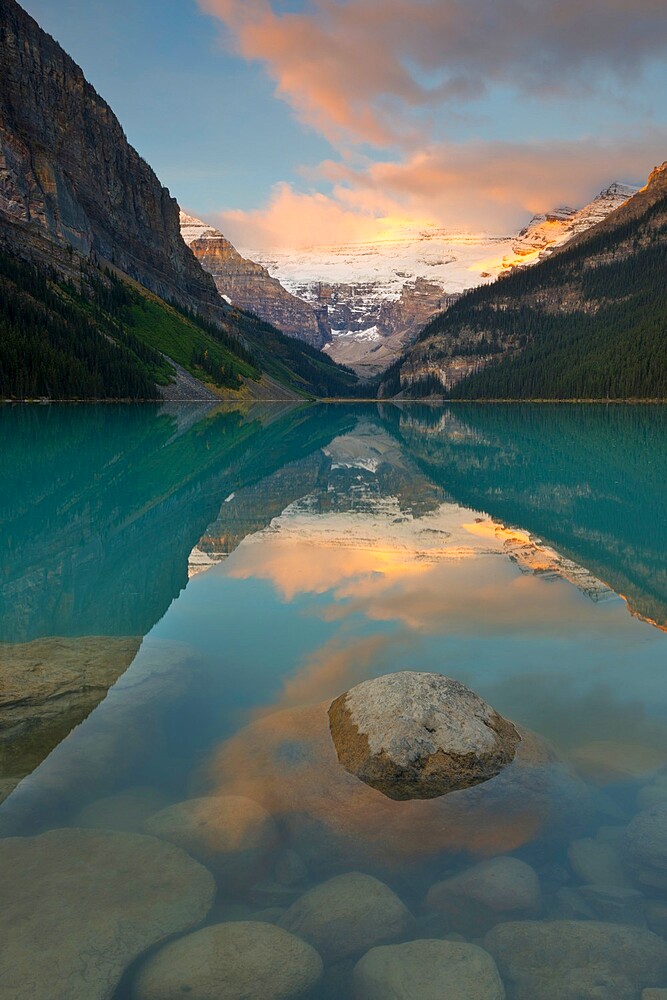 Lake Louise at Sunrise, Banff National Park, UNESCO World Heritage Site, Alberta, Canadies Rockies, Canada, North America