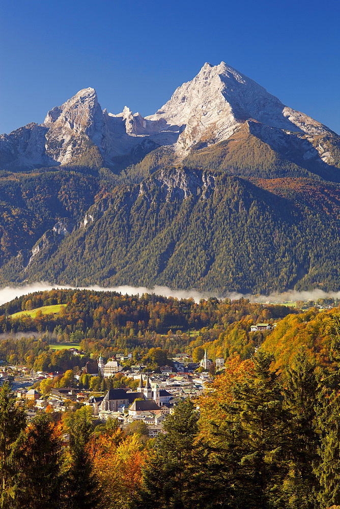 Overview of Berchtesgaden in autumn with the Watzmann mountain in the background, Berchtesgaden, Bavaria, Germany, Europe 