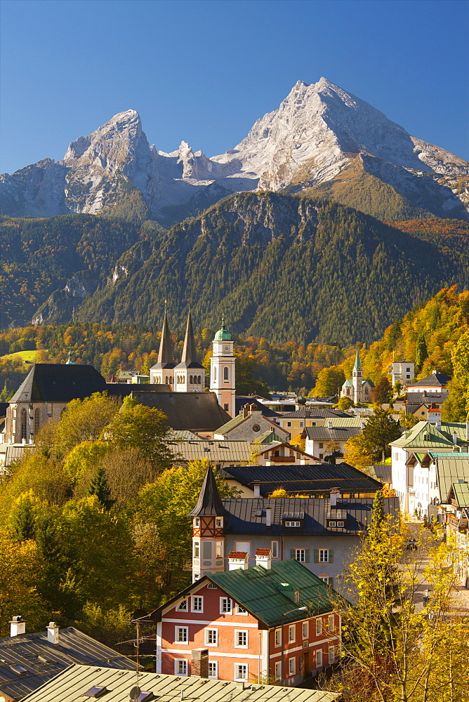 View of Berchtesgaden in autumn with the Watzmann mountain in the background, Berchtesgaden, Bavaria, Germany, Europe 