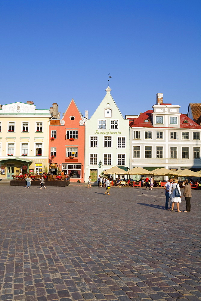 Architecture in Raekoja plats (Town Hall Square), Old Town, UNESCO World Heritage Site, Tallinn, Estonia, Europe