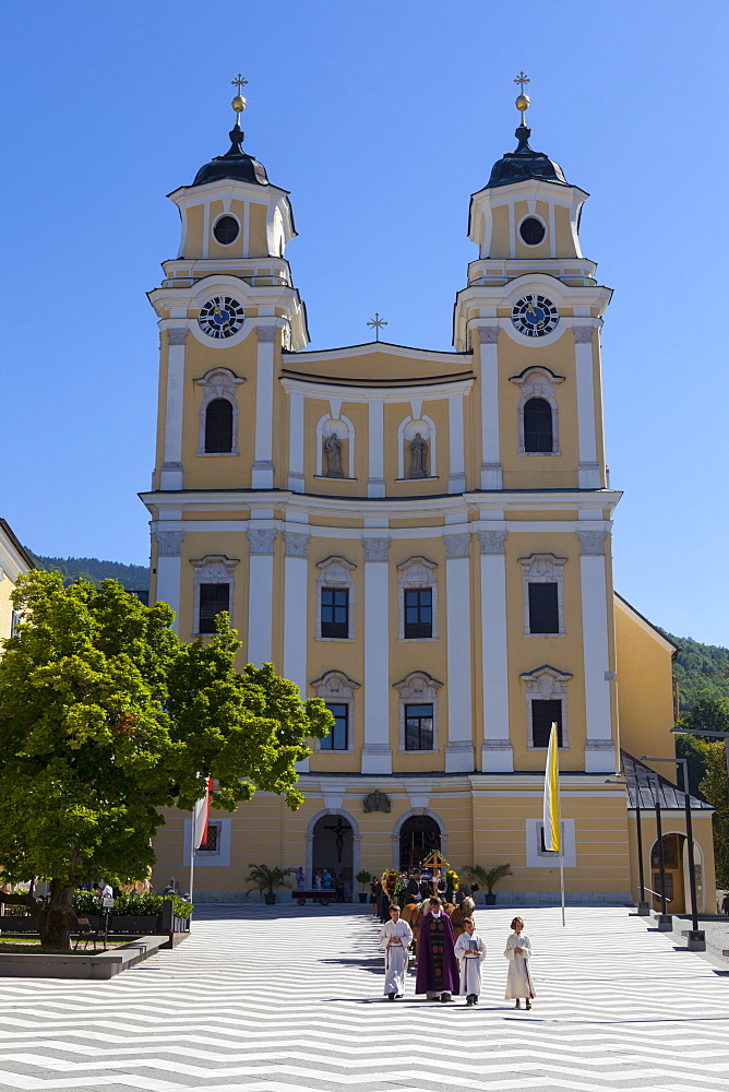 Mondsee Abbey, Market Square, Mondsee, Mondsee Lake, Oberosterreich (Upper Austria), Austria, Europe