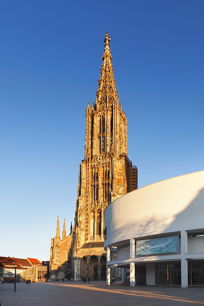 Ulm Minster (Muenster) and Stadthaus Gallery, Ulm, Baden Wurttemberg, Germany, Europe