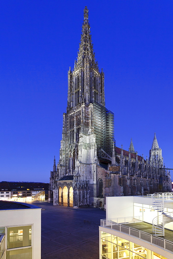 Ulm Minster (Muenster) and Stadthaus Gallery, Ulm, Baden Wurttemberg, Germany, Europe