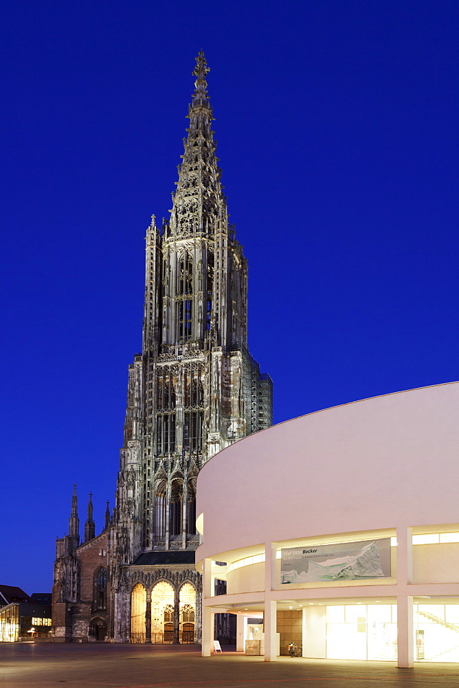 Cathedral and Stadthaus (Assembly Hall), Ulm, Baden Wurttemberg, Germany, Europe 