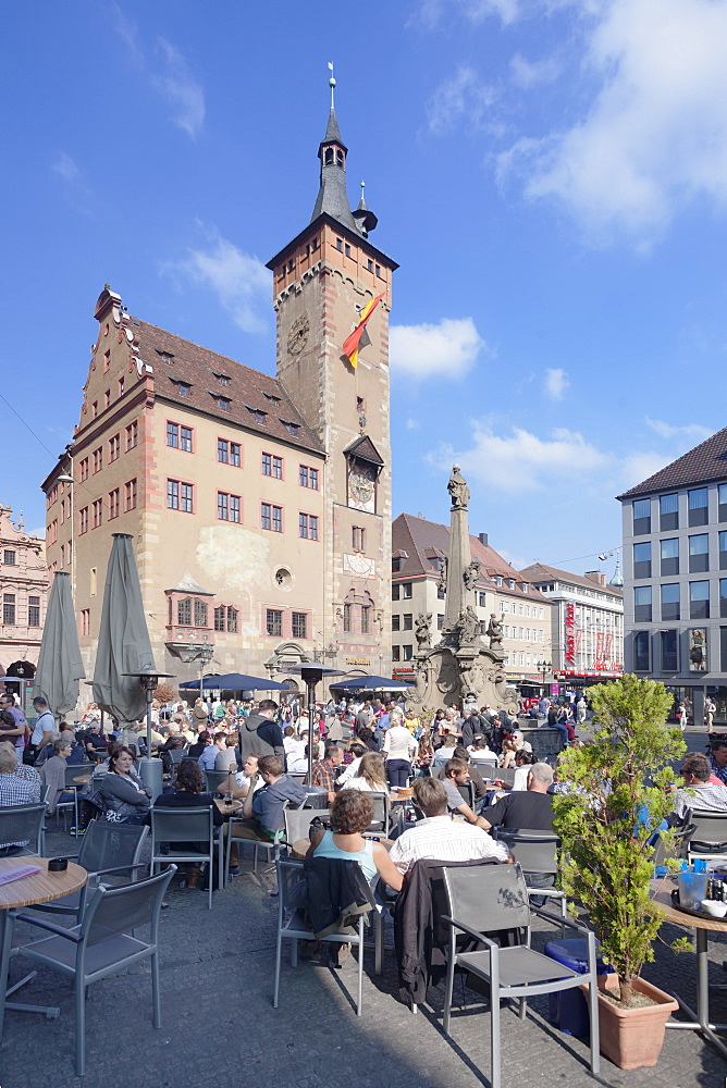 Town Hall, Grafeneckart Tower, street cafe, Vierroehrenbrunnen fountain, Wurzburg, Franconia, Bavaria, Germany, Europe