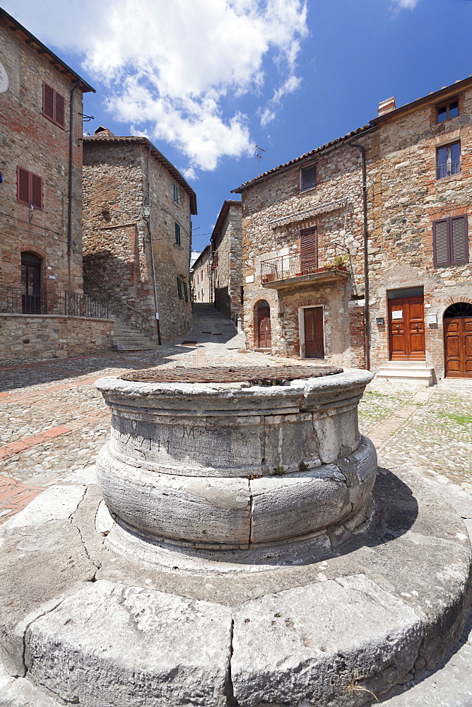 Fountain at village square, Castiglione d'Orcia, Val d'Orcia (Orcia Valley), Siena Province, Tuscany, Italy, Europe