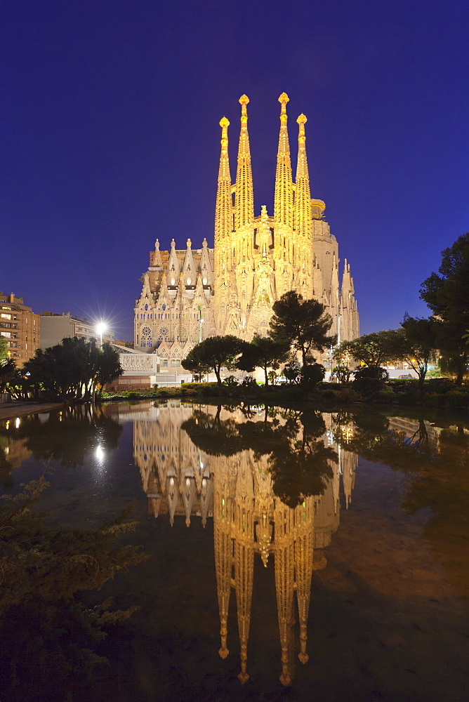 Sagrada Familia, by architect Antonio Gaudi, UNESCO World Heritage Site, Barcelona, Catalonia, Spain, Europe