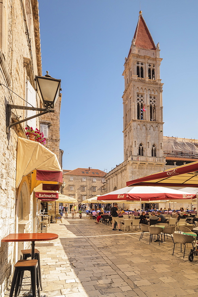 Restaurants and Cafes at Main Square, St. Laurentius Cathedral, Trogir, UNESCO World Heritage Site, Dalmatia, Croatia, Europe