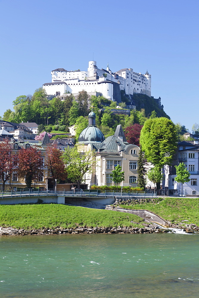 River Salzach with Hohensalzburg Castle and the Old Town, UNESCO World Heritage Site, Salzburg, Salzburger Land, Austria, Europe 