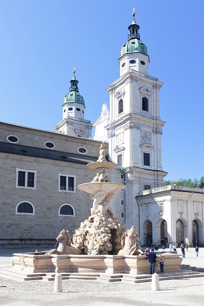 Residenzplatz Square, Residenzbrunnen fountain, Dom Cathedral, Salzburg, Salzburger Land, Austria, Europe 