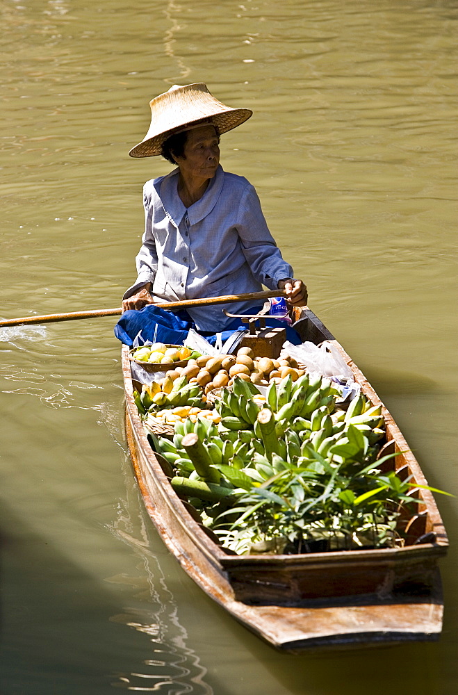 Fruit seller in the Damnern Saduak floating market, Bangkok, Thailand