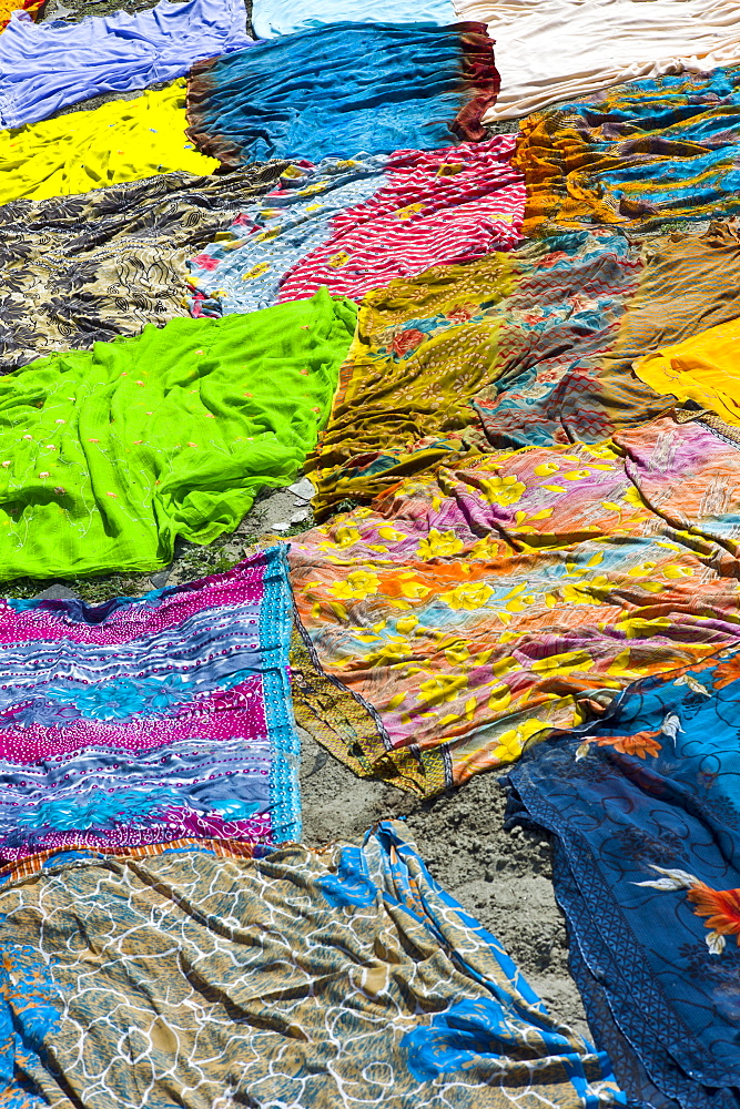 Saris and other laundry drying on the banks of River Yamuna at Agra, India