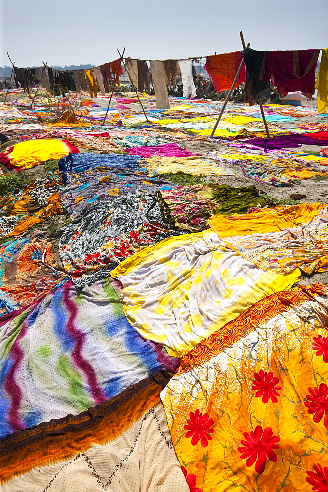 Saris and other laundry drying on the banks of River Yamuna at Agra, India