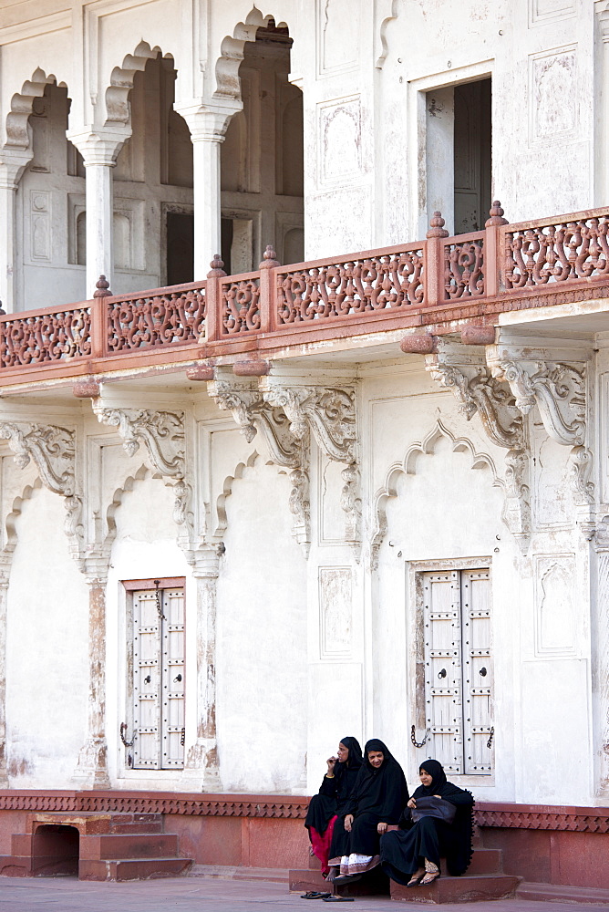 Muslim family group at Khas Mahal Palace built 17th Century by Mughal Shah Jehan for his daughters inside Agra Fort, India