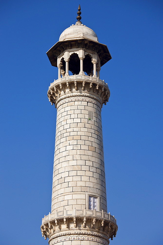 Minaret of The Taj Mahal mausoleum, Uttar Pradesh, India