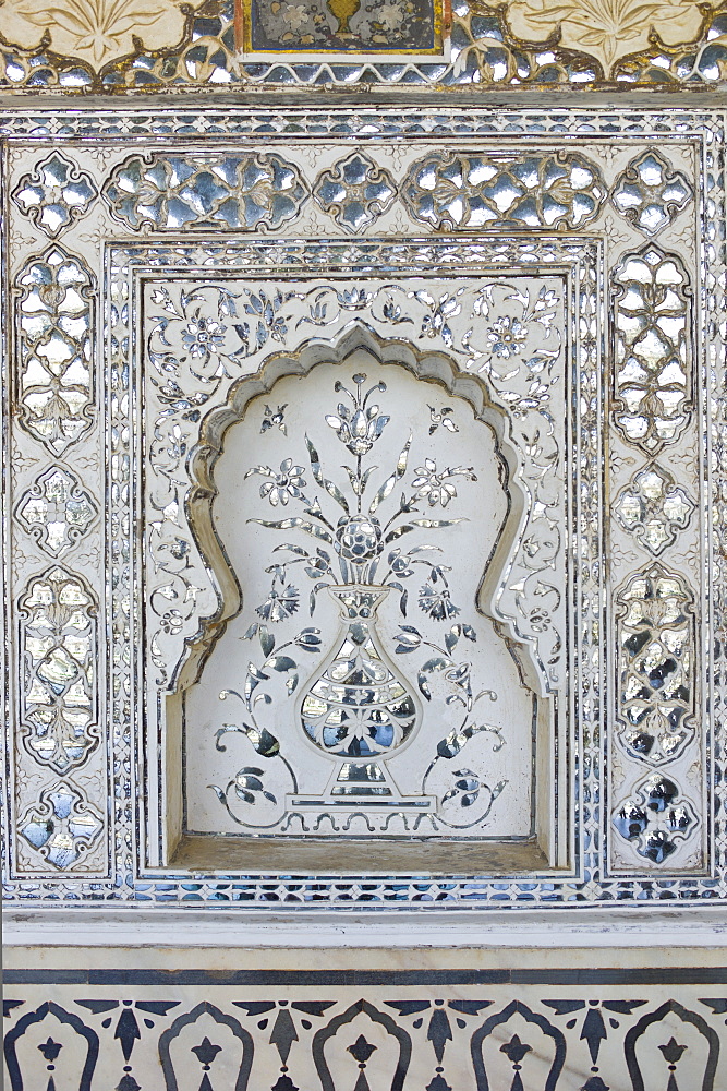 Islamic Persian design Hall of Mirrors, at The Amber Fort a Rajput fort built 16th Century in Jaipur, Rajasthan, Northern India