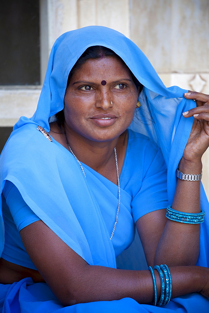 Indian Hindu woman in traditional Rajasthani sari at The Amber Fort in Jaipur, Rajasthan, India