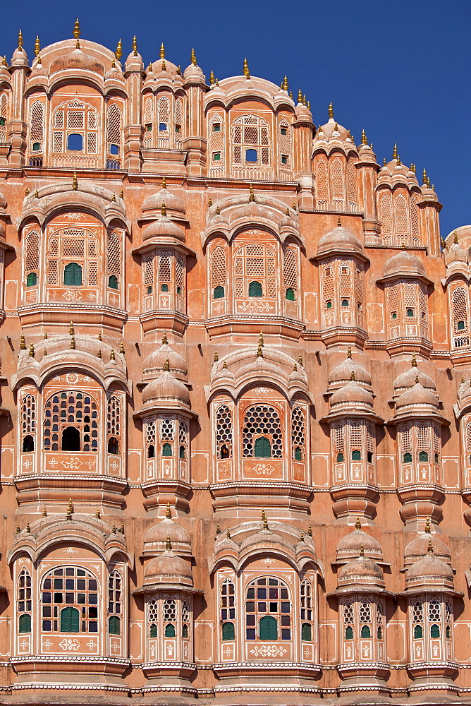 Hawamahal Wind Palace in the pink city of Jaipur, Rajasthan, Northern India