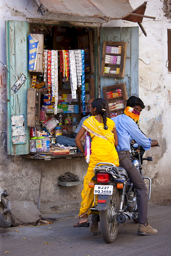 Young Indian couple out shopping in old town Udaipur, Rajasthan, Western India