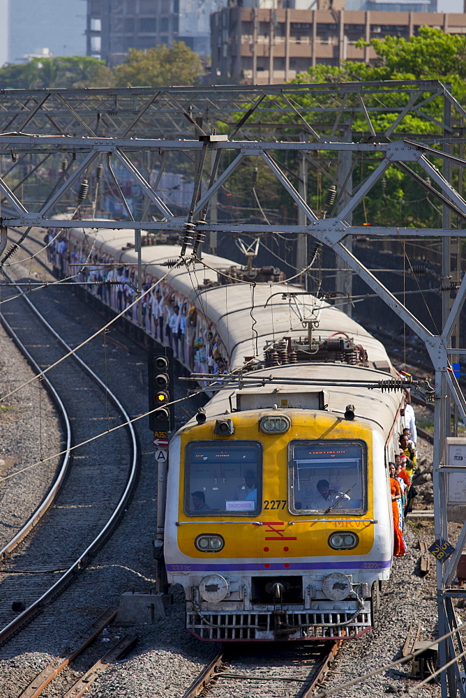 Workers on crowded commuter train of Western Railway near Mahalaxmi Station on the Mumbai Suburban Railway, India