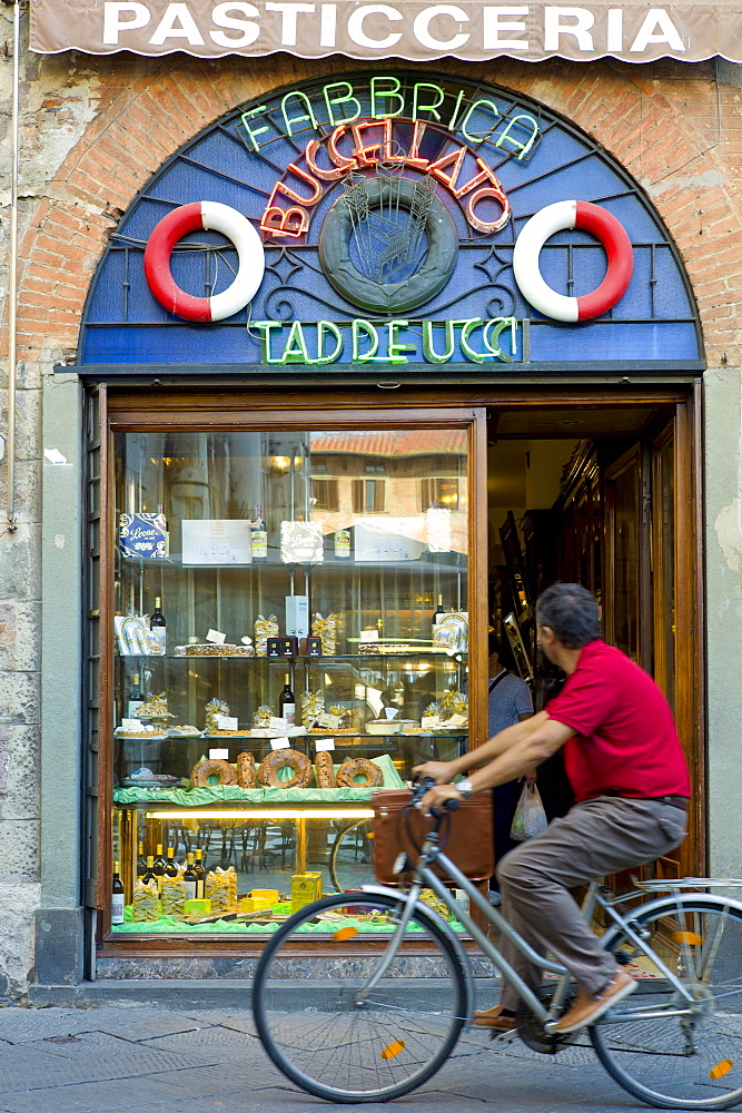 Fabbrica Taddeucci patisserie shop and cafe in Piazza San Michele, Lucca, Italy