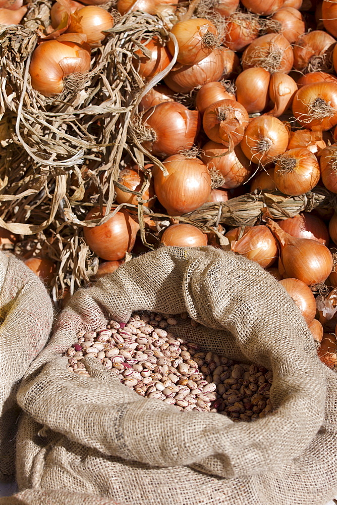 Onions and dried borlotti beans on sale in food market in Pienza, Tuscany, Italy