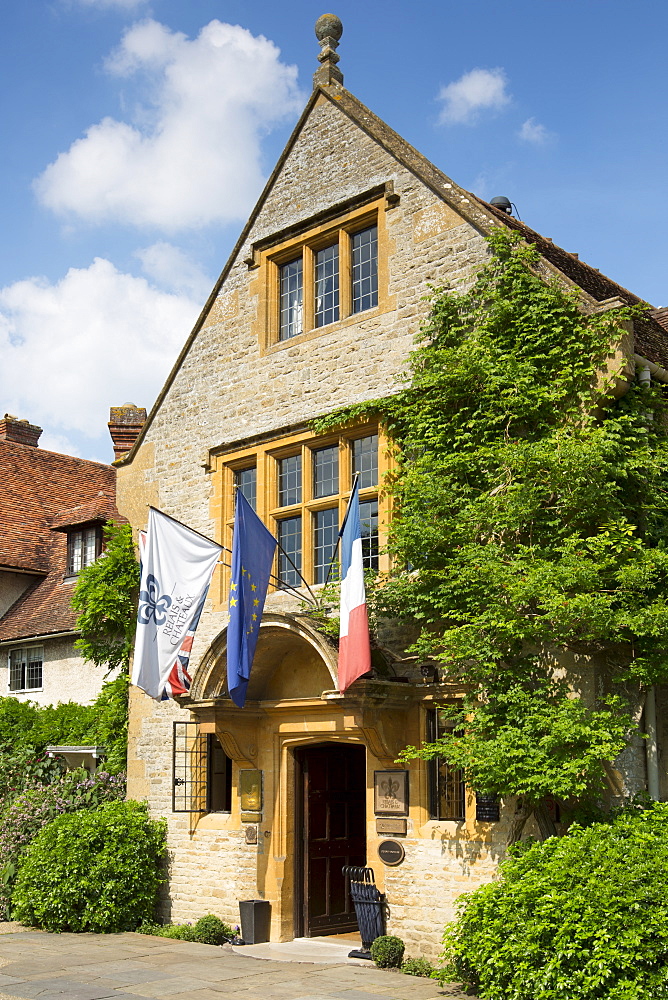 Le Manoir Aux Quat' Saisons luxury hotel founded by Raymond Blanc - the front entrance at Great Milton in Oxfordshire, UK