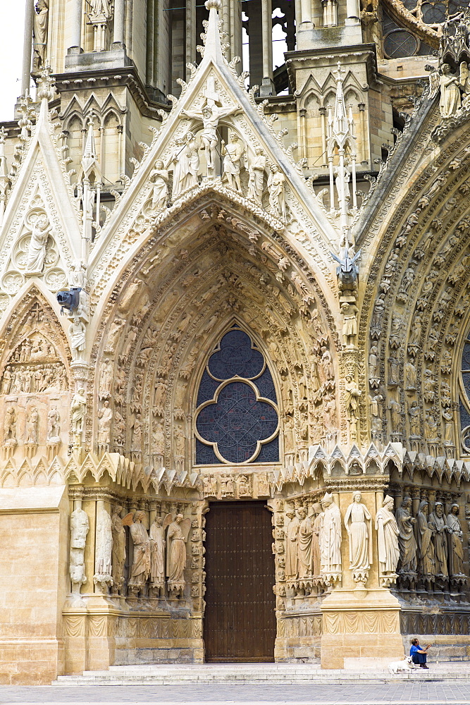 Statues cleaned during renovation and cleaning works at Reims Notre Dame Cathedral, UNESCO World Heritage Site, Reims, Champagne-Ardenne, France