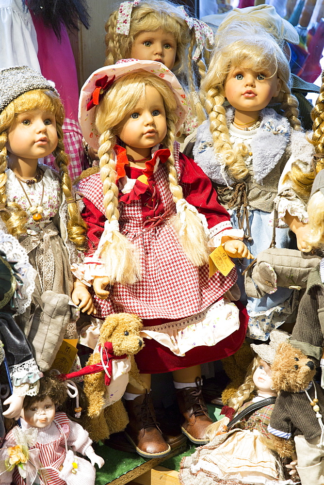 Traditional dolls and teddies on sale in Geschenkehaus shop in the town of Seefeld in the Tyrol, Austria, Europe