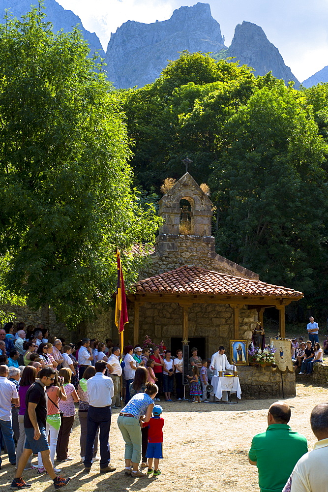 Festival of Our Lady of the Virgin of Corona, at Ermita de Corona, Valle de Valdeon, Picos de Europa, Spain, Europe