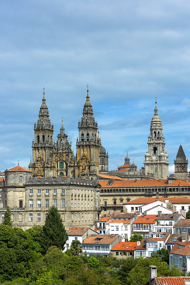 Catedral de Santiago de Compostela, Roman Catholic Cathedral, UNESCO World Heritage Site, and cityscape from Alameda Park, Santiago de Compostela, Galicia, Northern Spain, Europe