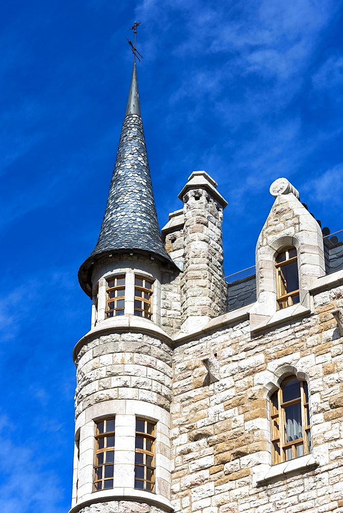 Caja Espana savings bank in Casa Botines designed by architect Antoni Gaudi in Leon, Castilla y Leon, Spain, Europe