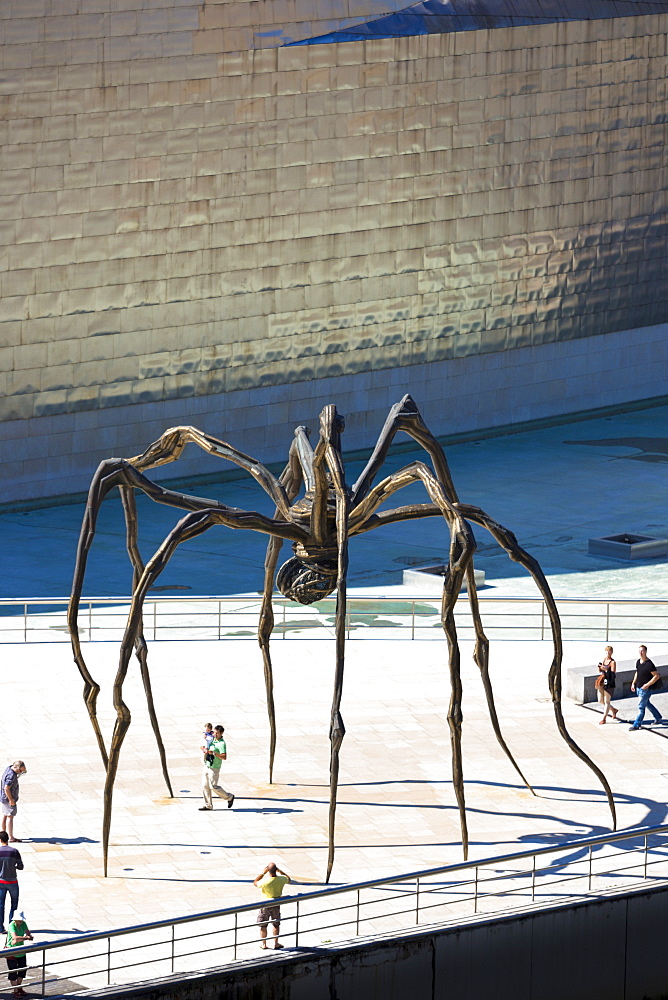 Guggenheim Museum and giant spider sculpture Maman in Bilbao, Euskadi, Spain, Europe