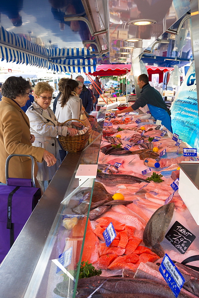 French women shopping for fresh wet fish in artisan food market at Morannes, Maine-et-Loire, France, Europe