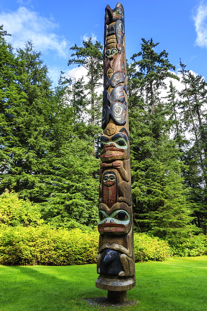 K'alyaan Pole, Tlingit totem pole, rainforest clearing, summer, Sitka National Historic Park, Sitka, Baranof Island, Alaska, United States of America, North America