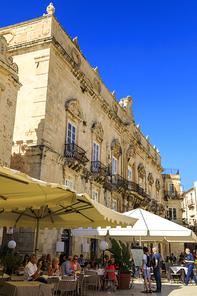 Cathedral, Piazza Duomo, Ortigia (Ortygia), Syracuse (Siracusa), UNESCO World Heritage Site, Sicily, Italy, Mediterranean, Europe