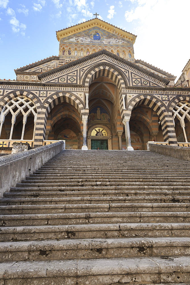 Cathedral and steps with no people, Amalfi, Costiera Amalfitana (Amalfi Coast), UNESCO World Heritage Site, Campania, Italy, Europe