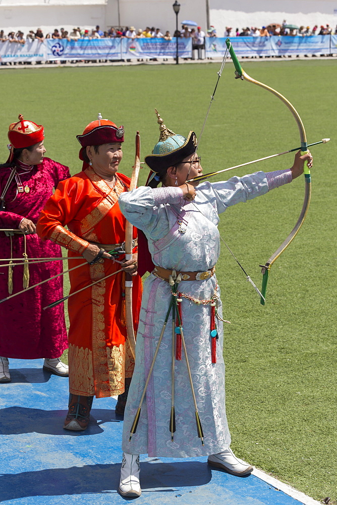 Line up of lady archers, National Archery Tournament, Archery Field, Naadam Festival, Ulaan Baatar (Ulan Bator), Mongolia, Central Asia, Asia