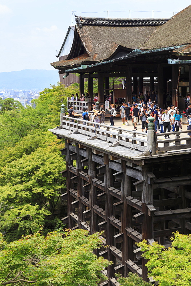 Main hall, busy hillside veranda with huge wooden pillars, Kiyomizu-dera, temple in summer, Southern Higashiyama, Kyoto, Japan, Asia