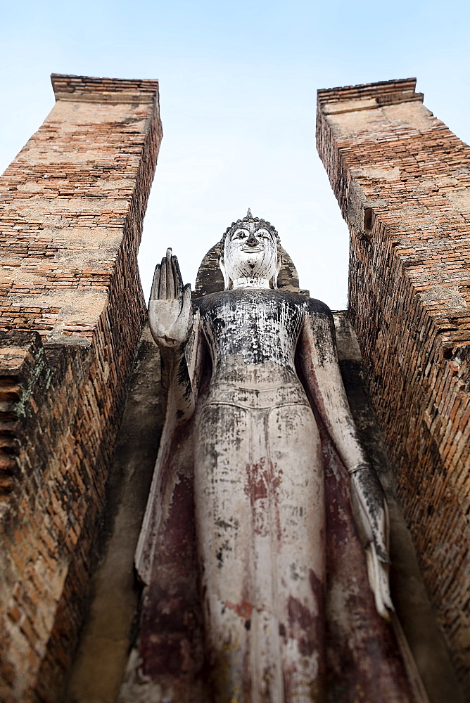 Standing Buddha, Wat Mahathat, Sukhothai Historical Park, UNESCO World Heritage Site, Thailand, Southeast Asia, Asia